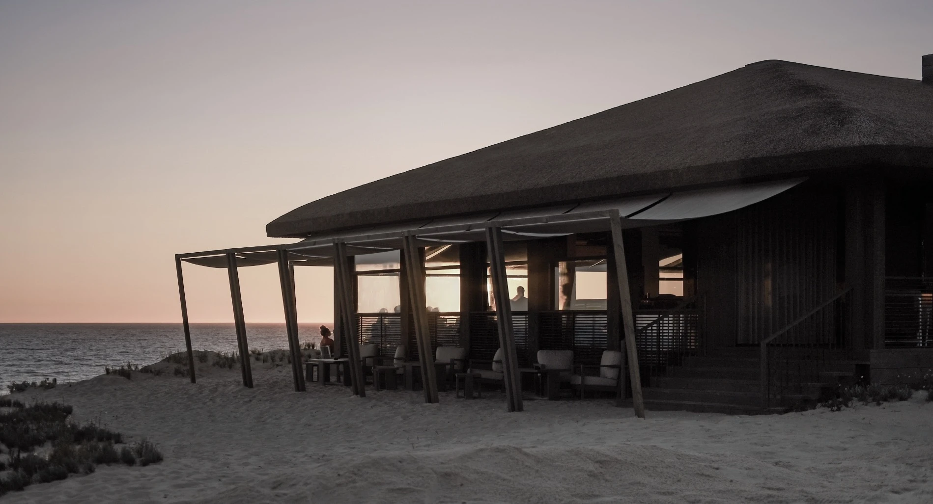 JNcQUOI Beach Club
